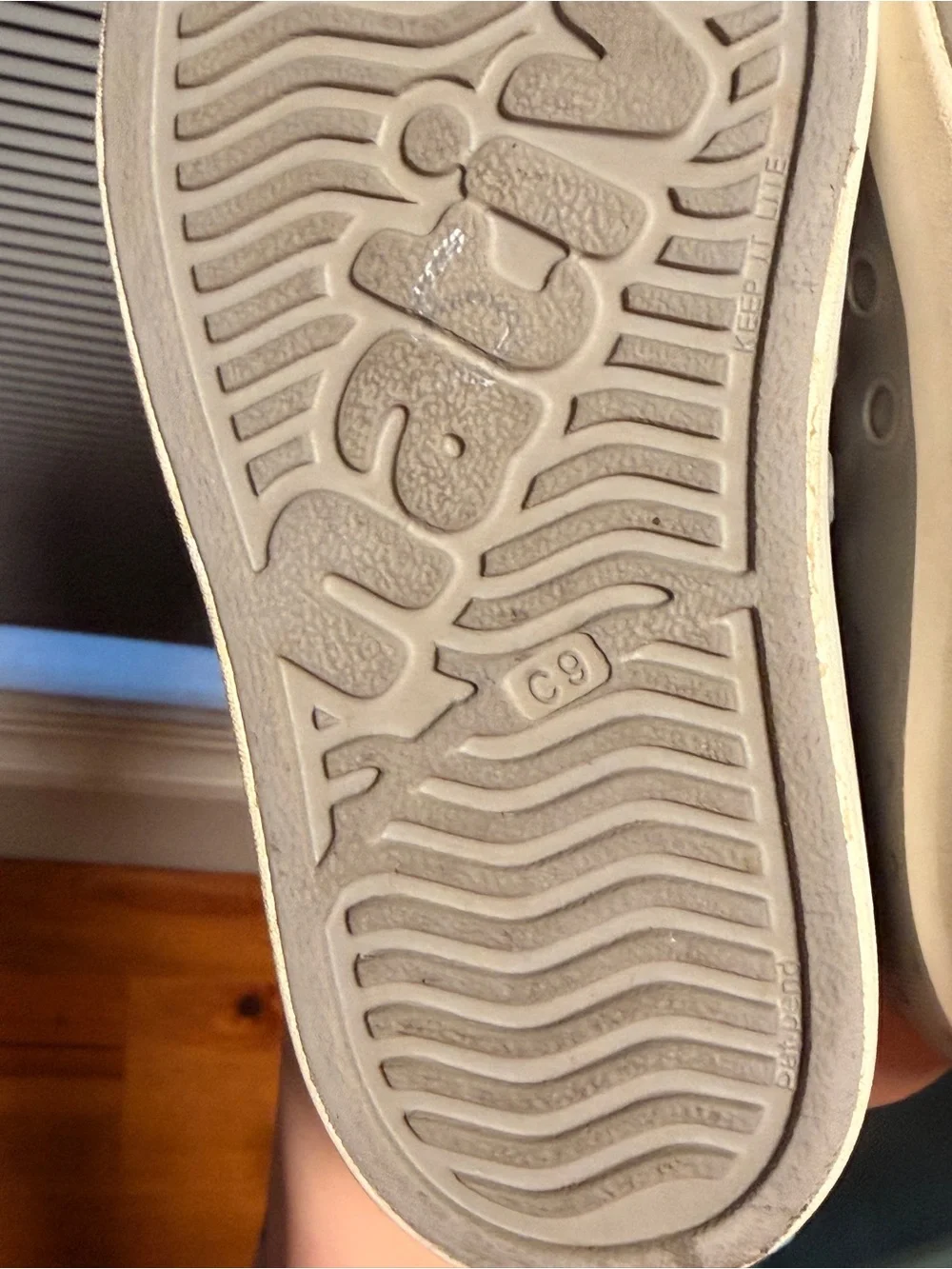 Native Jefferson Slip-On Kids Shoes in Light Gray EUC